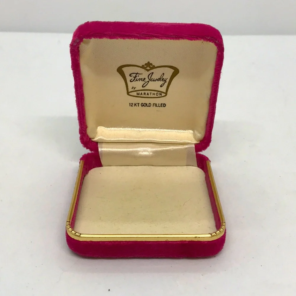 Vintage Jewelry Pink Velvet Gift Box for Fine Jewelry by Marathon - Picture 2 of 7